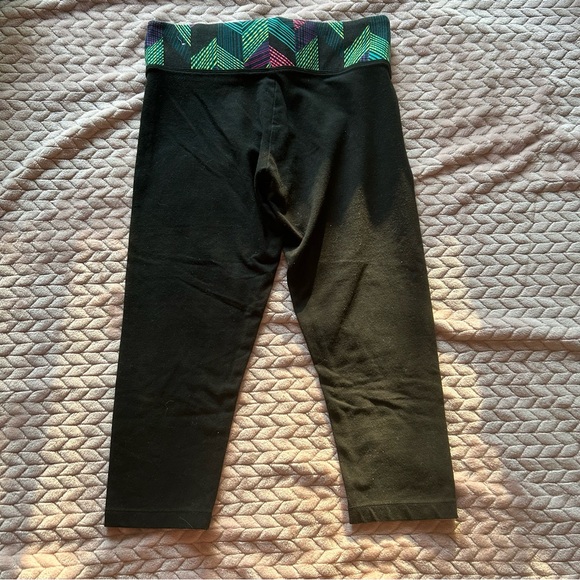 Y2K Pink Victoria’s Secret capri yoga pants - Picture 3 of 9